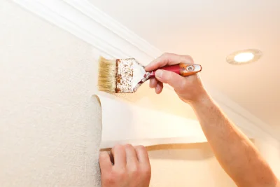 Pose de papier peint à Broquiers — revêtements muraux et toiles de verre